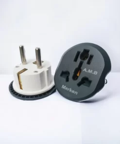 Univerzální cestovní adaptér